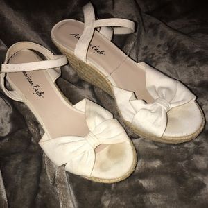 White bow wedges